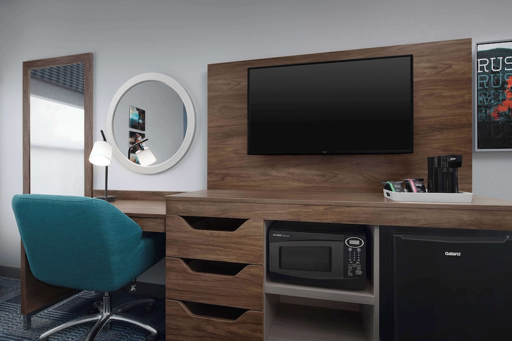 Hampton Inn Russellville - photo 17