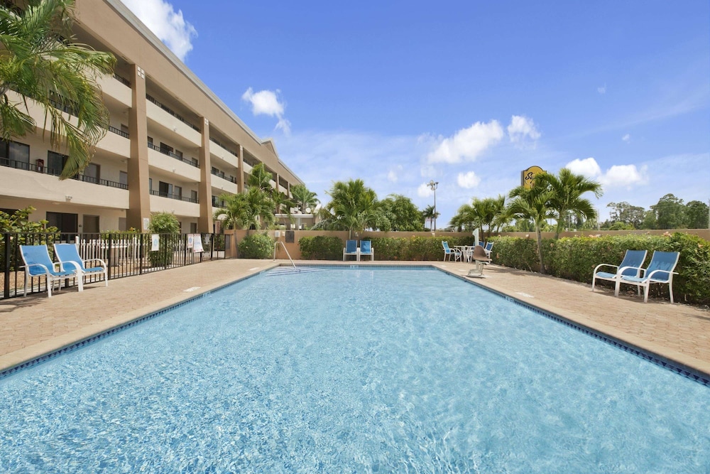 Stay Inn & Suites — hotel in Fort Myers
