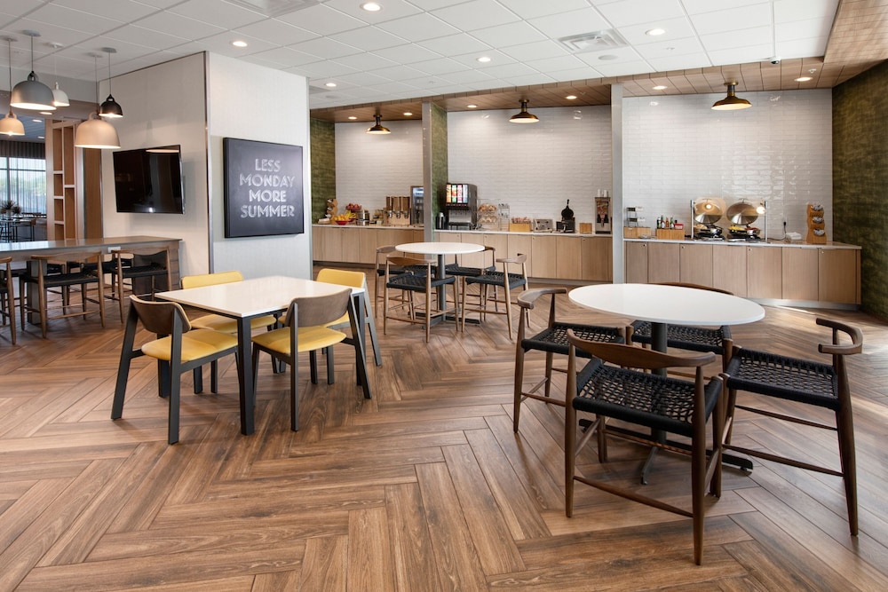 Fairfield Inn and Suites Dallas East - photo 18
