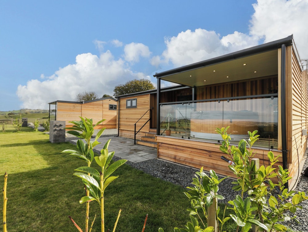 Enia Lodge 2 — 4-Star Luxury Hotel in Ruthin, United Kingdom