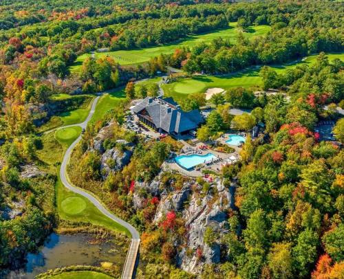 Luxury Muskoka Retreat in Gravenhurst, Canada