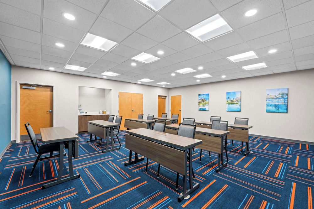 Hampton Inn & Suites Charlotte Airport - photo 50