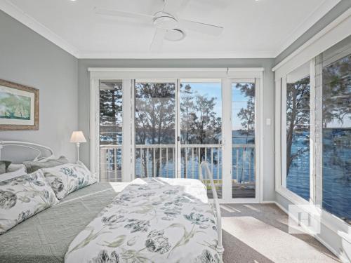 The Lakehouse Retreat in Summerland Point, Australia