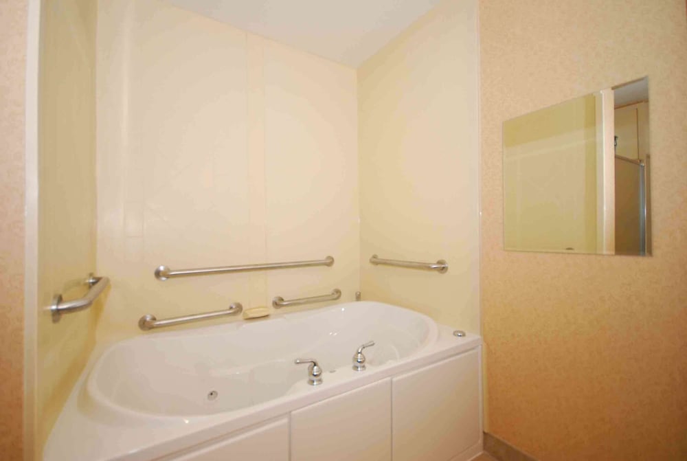 Hampton Inn & Suites Lamar - photo 53