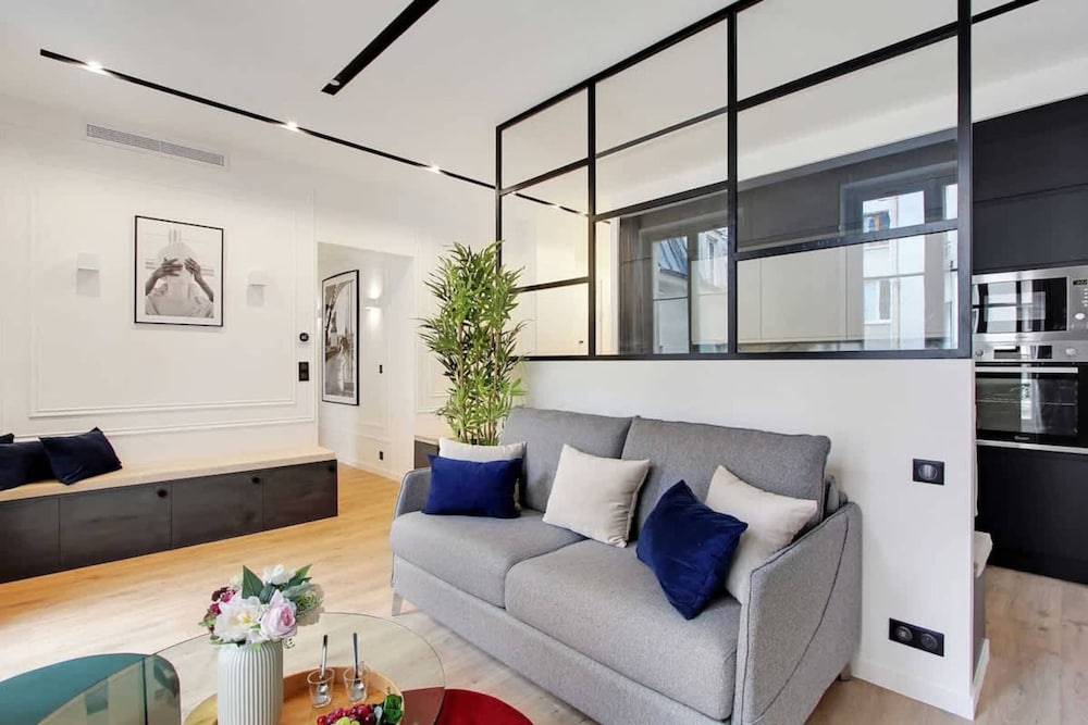 Luxury Apartment With AC Center of Paris — 4-Star Luxury Hotel in Paris, France