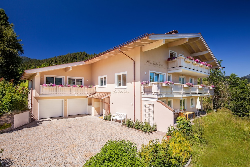 Haus Bella Vista — 5-Star Luxury Hotel in Reit Im Winkl, Germany