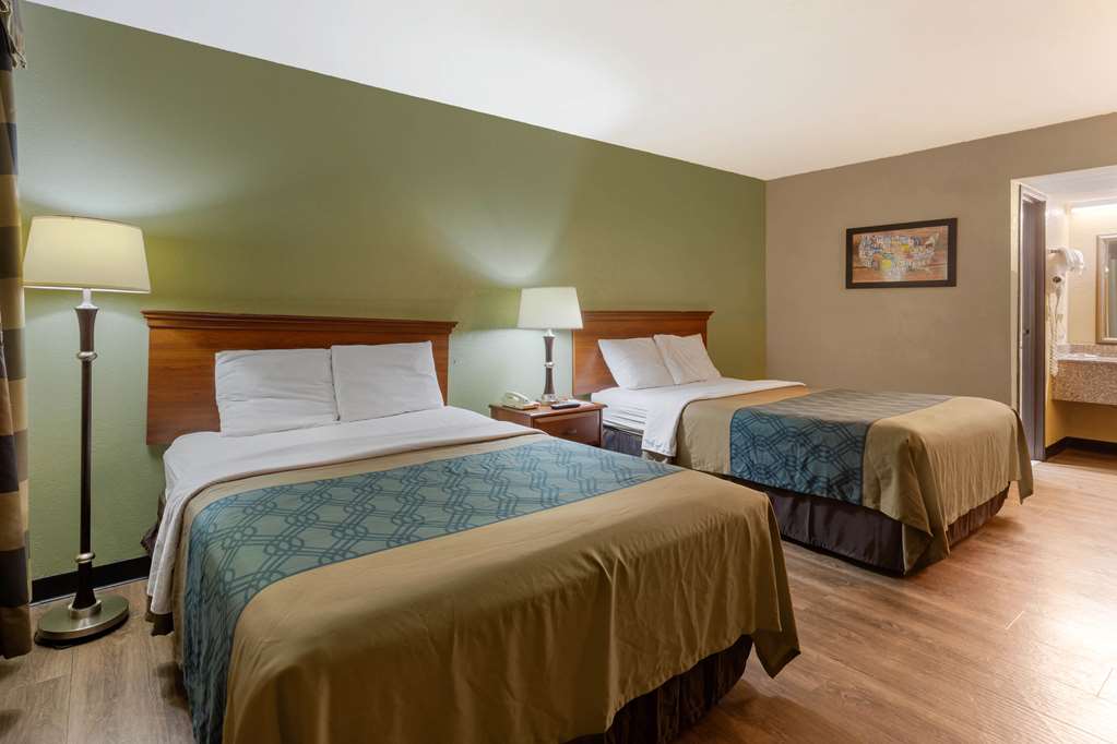 Econo Lodge Belton Kansas City South - photo 10
