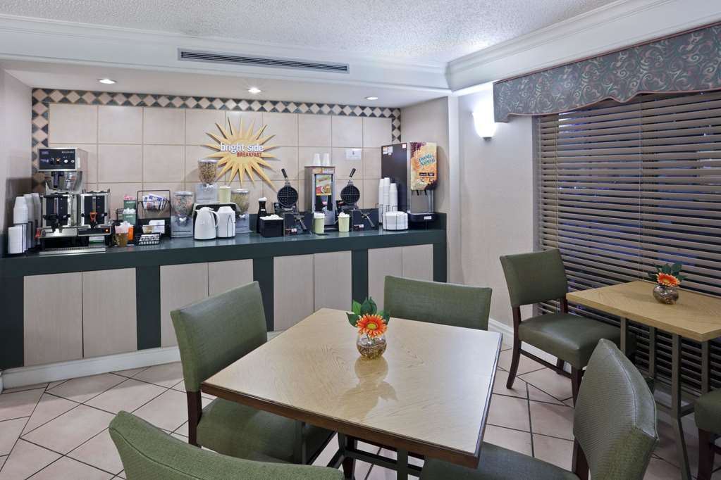 La Quinta Inn by Wyndham Omaha West - photo 23
