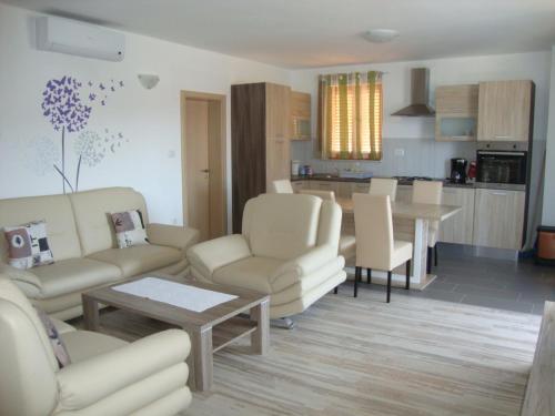 Apartment Cres 4496 1 — 4-Star Luxury Hotel in Cres, Croatia