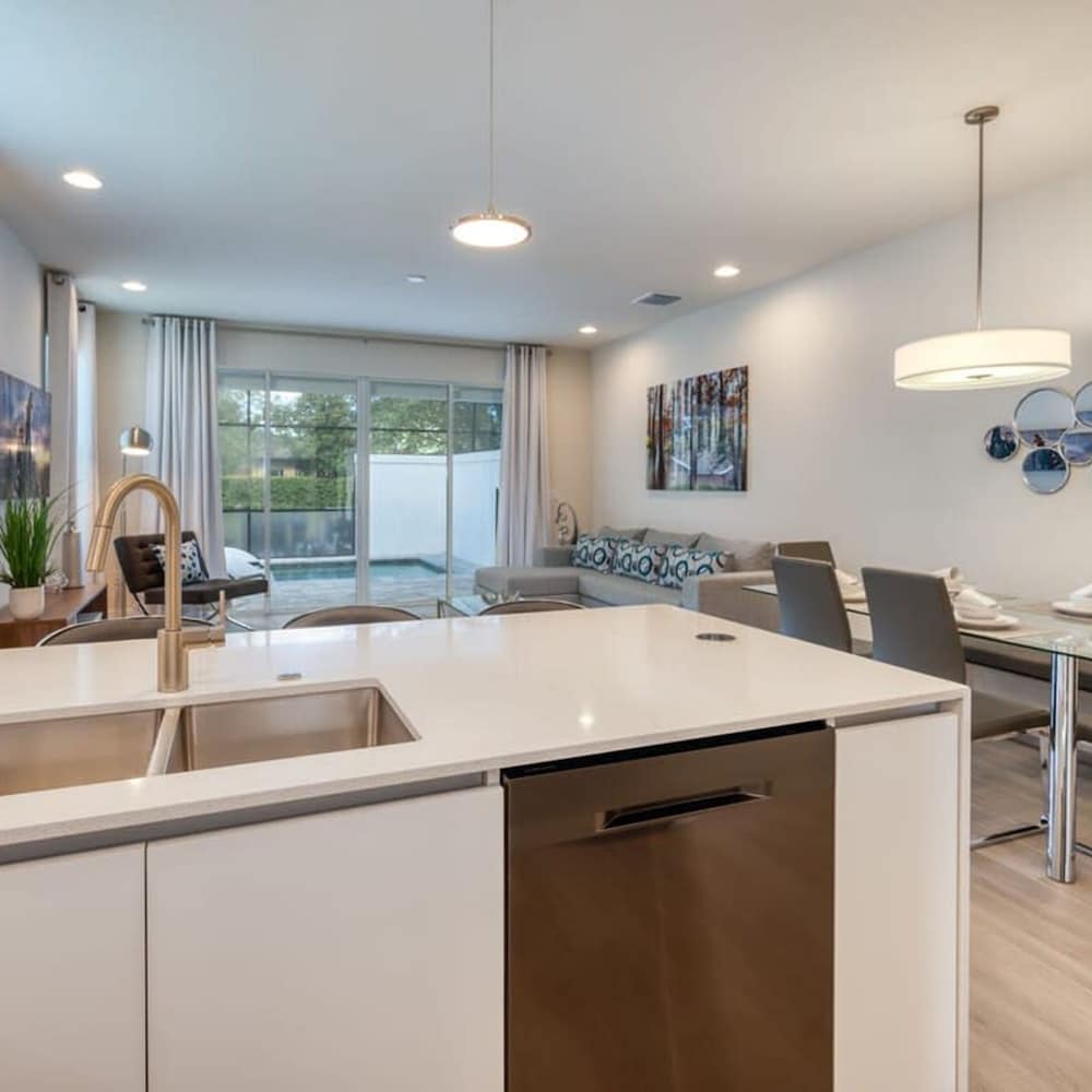 Spacious New Modern Retreat - photo 29