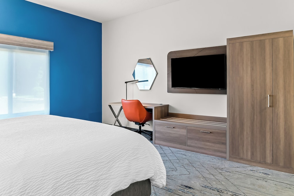 Holiday Inn Express & Suites Detroit North Roseville by IHG - photo 7