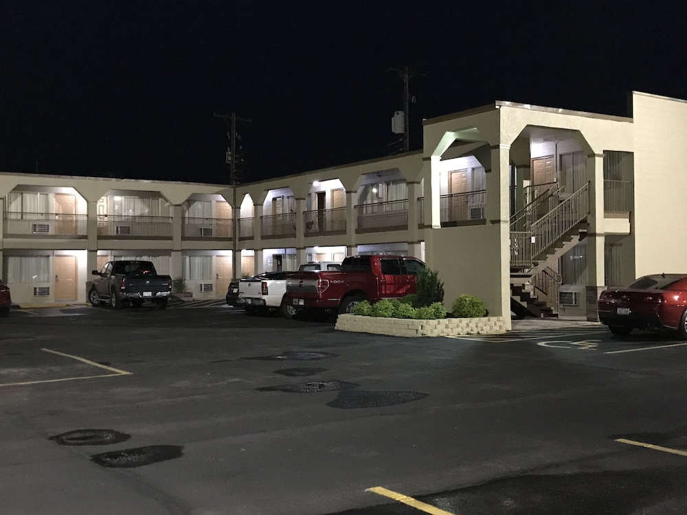 Hutchinson Inn - photo 28