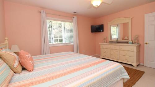 Pet Friendly Walk To Beach in Cape May, United States