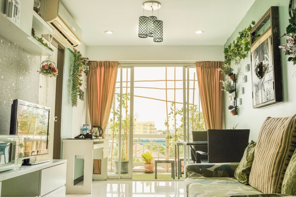 Baan Sabai Rama IV Apartment — 4-Star Luxury Hotel in Bangkok, Thailand