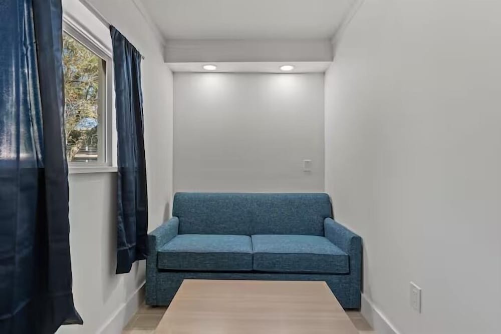 Fin's Inn & Suites - photo 12