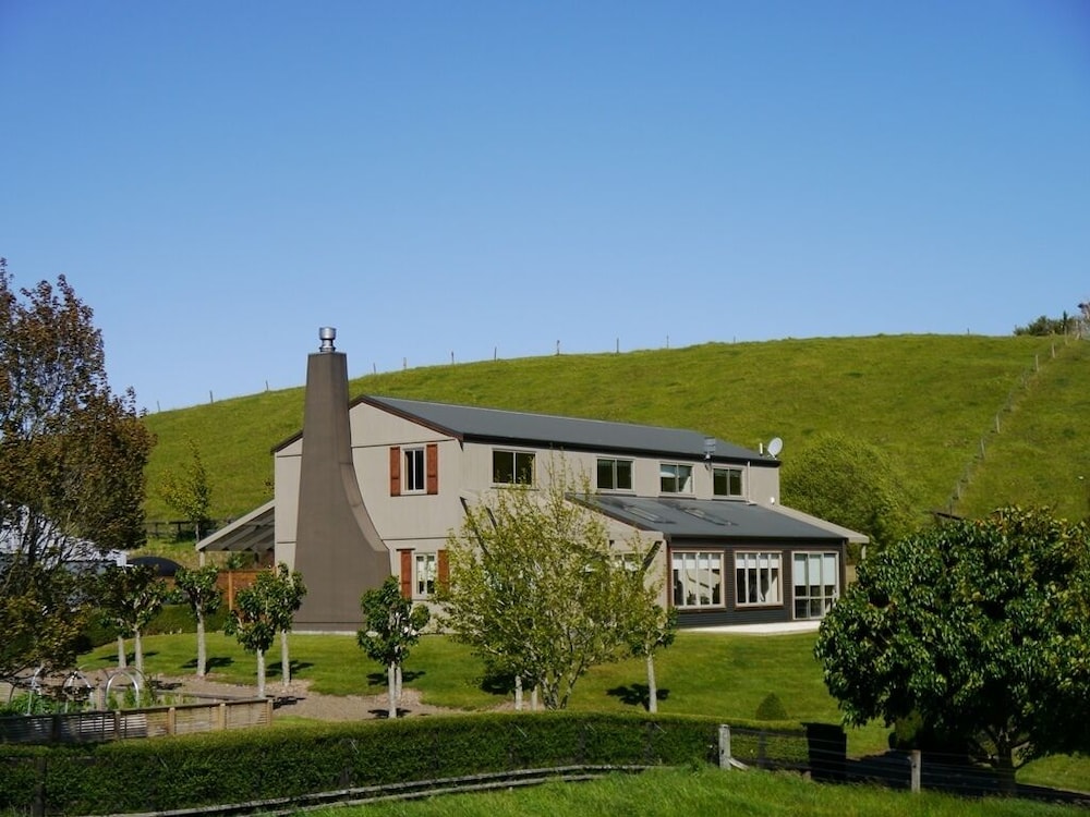 Country Lodge Kinloch — 4-Star Luxury Hotel in Taupo, New Zealand