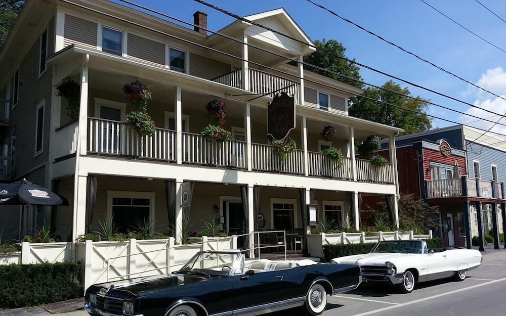 Auberge Ayers Cliff - last minute hotel in Montreal