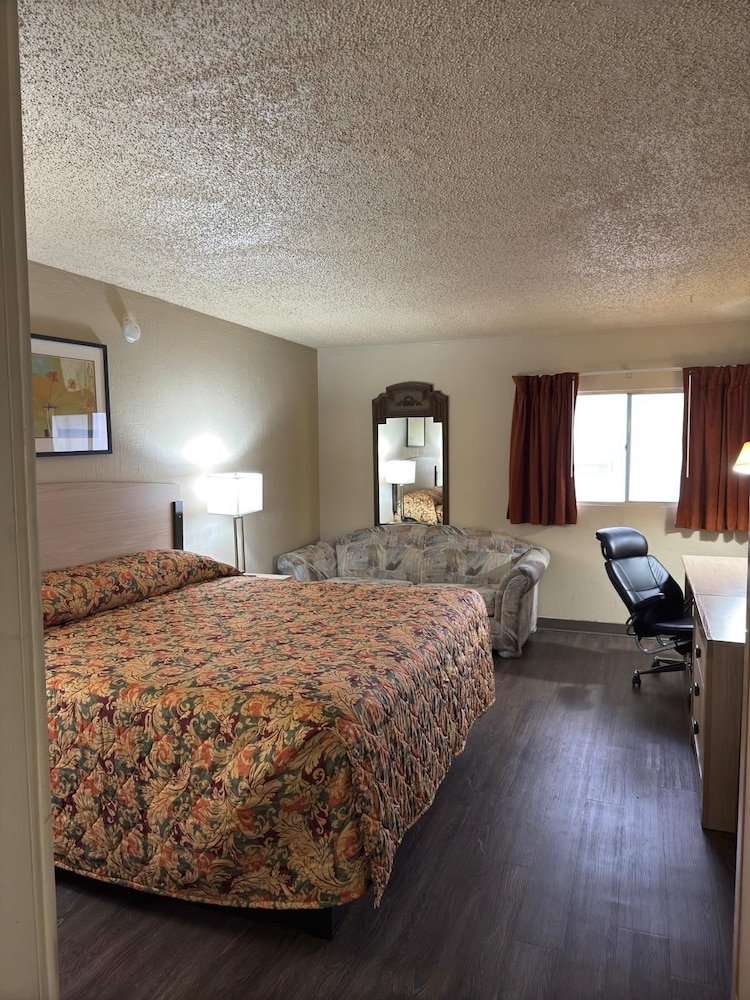 American Inn & RV Park - photo 5