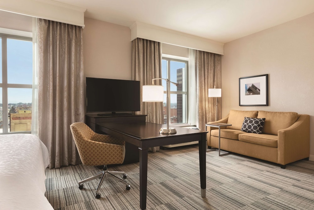 Hampton Inn & Suites Roanoke Downtown - photo 19