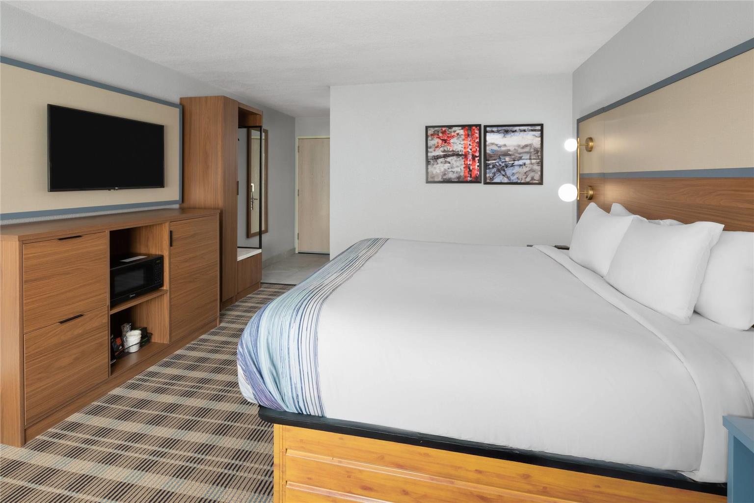 AmericInn by Wyndham Douglas Saugatuck - photo 10