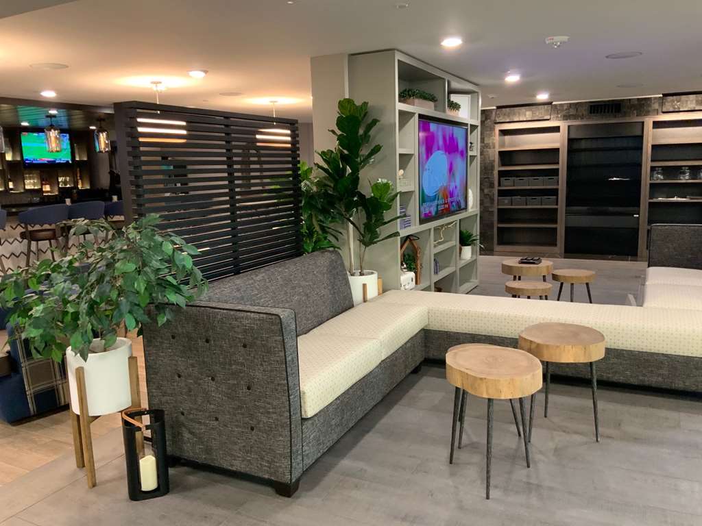 Oxford Suites Portland Jantzen Beach - featured photo