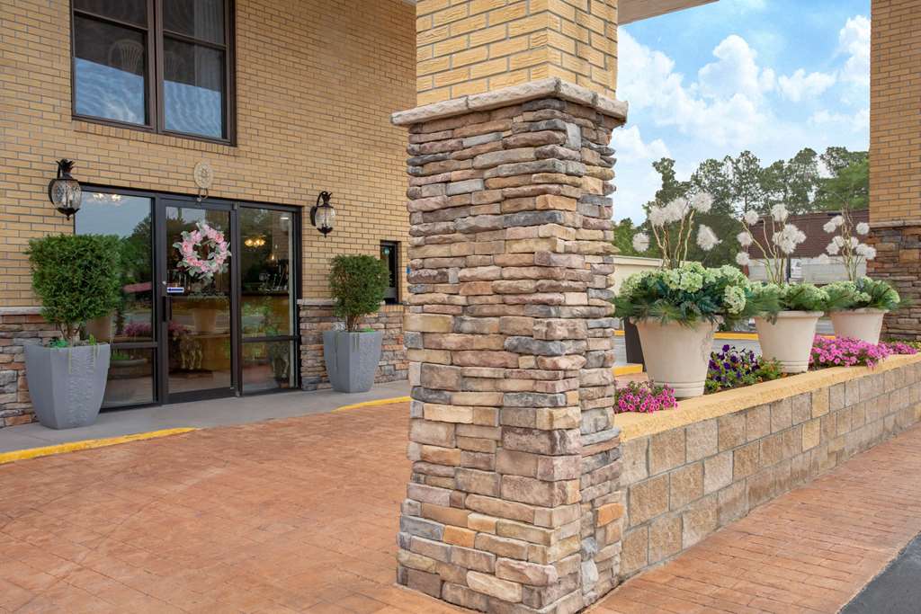 Days Inn by Wyndham Lake City - featured photo