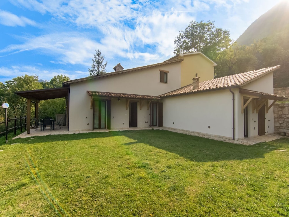 Belvilla by OYO Acquanera — 4-Star Luxury Hotel in Piobbico, Italy