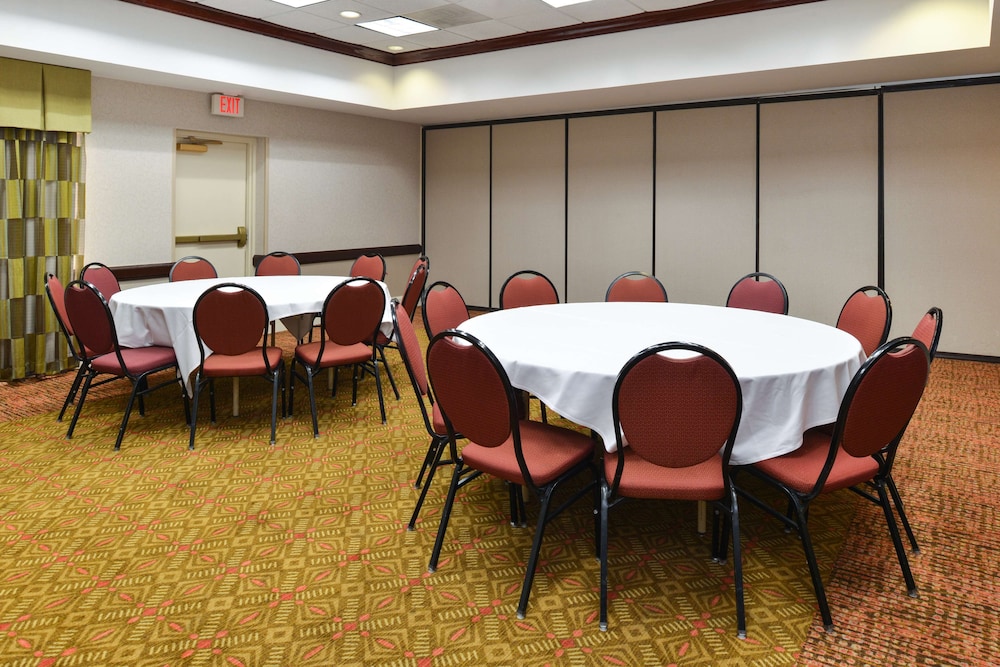 Hampton Inn College Park - photo 51