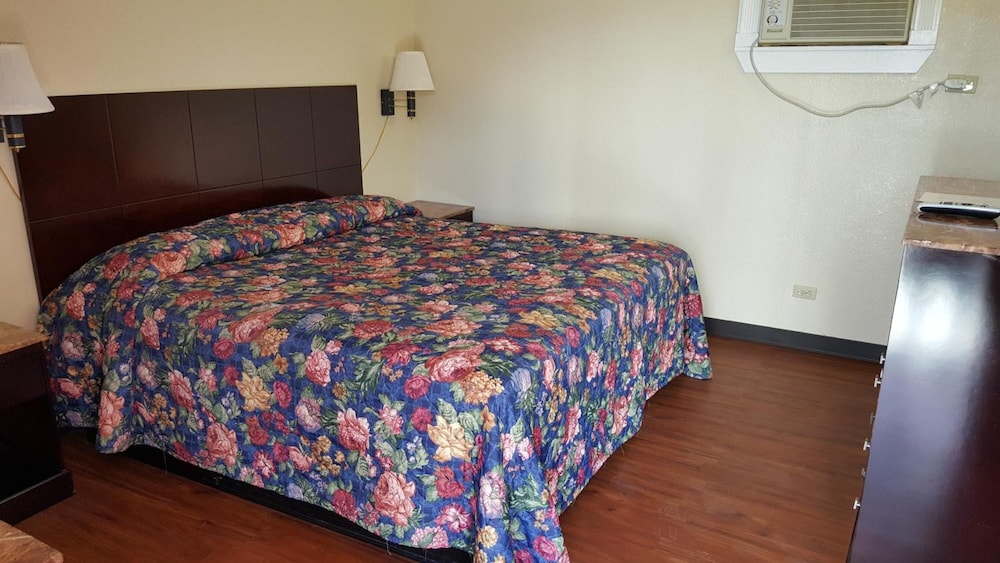 Luxury Inn & RV Park - photo 12