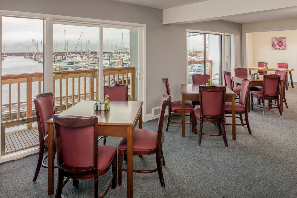 Astoria Riverwalk Inn - photo 34