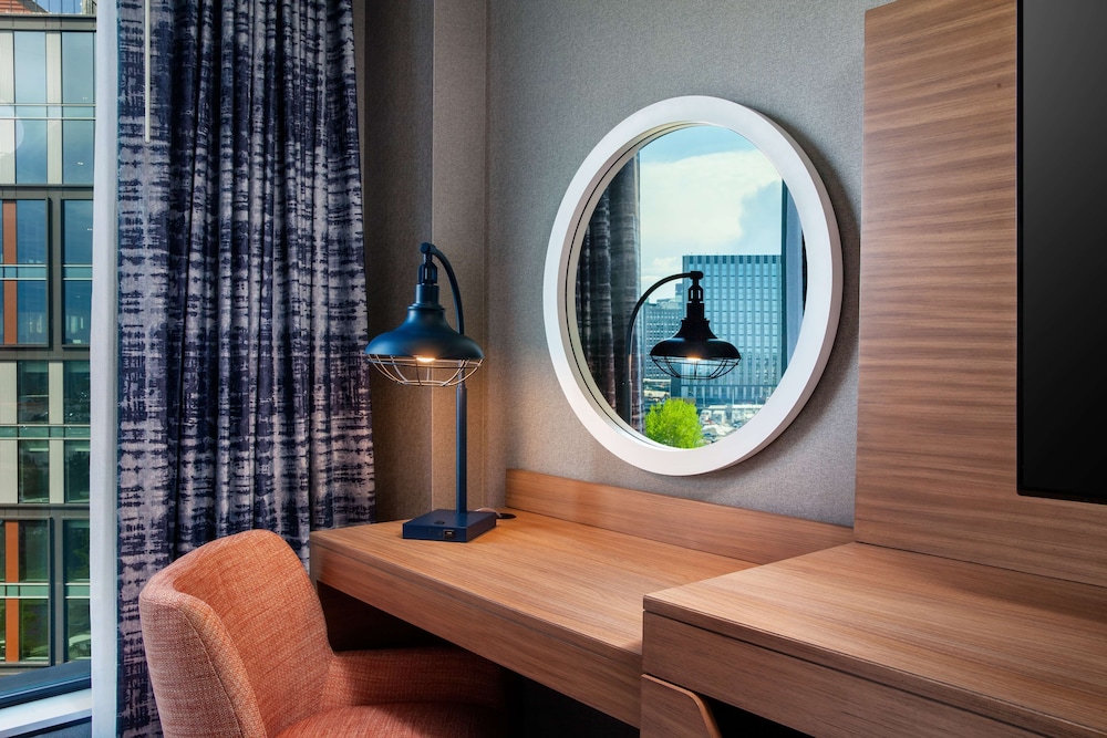 Hampton Inn Boston Seaport District - photo 10
