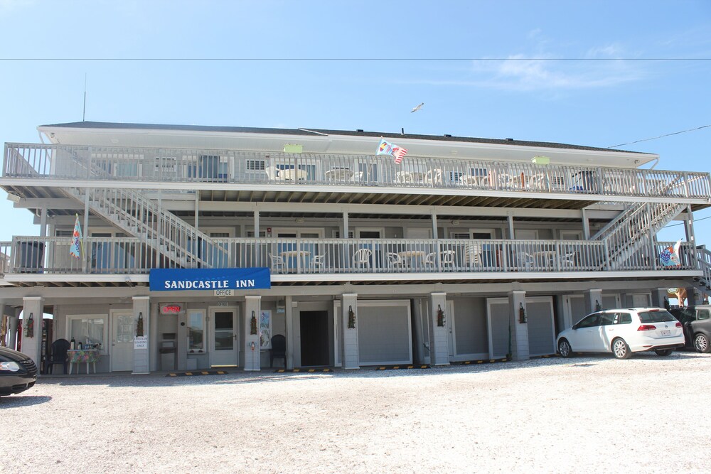 Sandcastle Beachfront Inn - photo 14