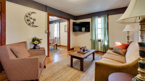 Dock&Volleyball Near Downtown Citron and Sassy in Savannah, United States