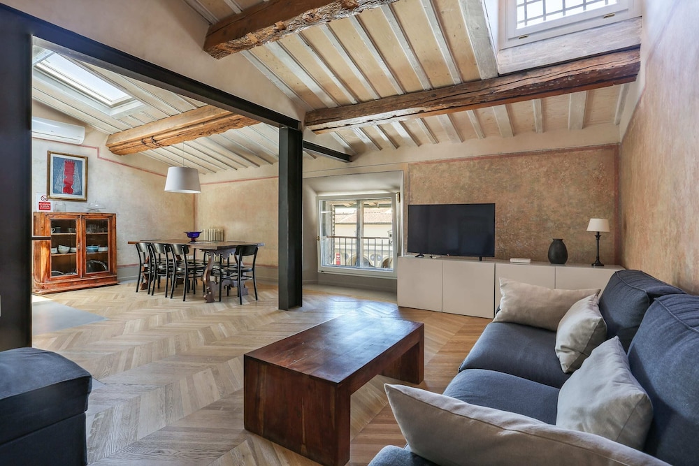 Belle Arti Penthouse — 4-Star Luxury Hotel in Florence, Italy