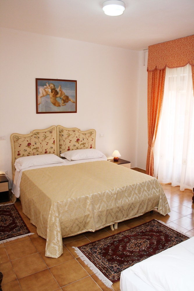 Il Gattopardo Affittacamere — hotel in Ciro Marina