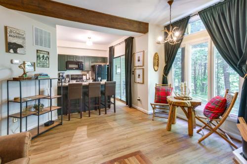 Wintergreen Resort Condo with Deck 0 3 Mi to Slopes — hotel in Lyndhurst
