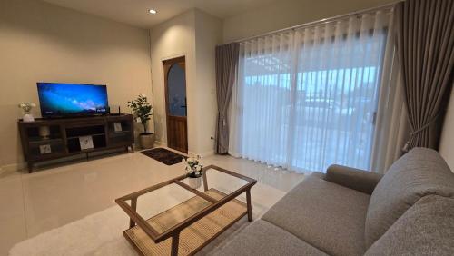 Urban Homie 40 in La-Ngu, Thailand