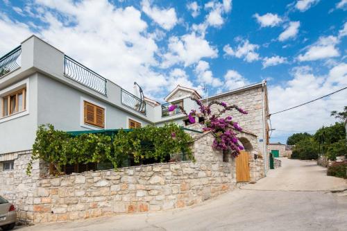 Apartment Zlendic — 4-Star Luxury Hotel in Marina, Croatia
