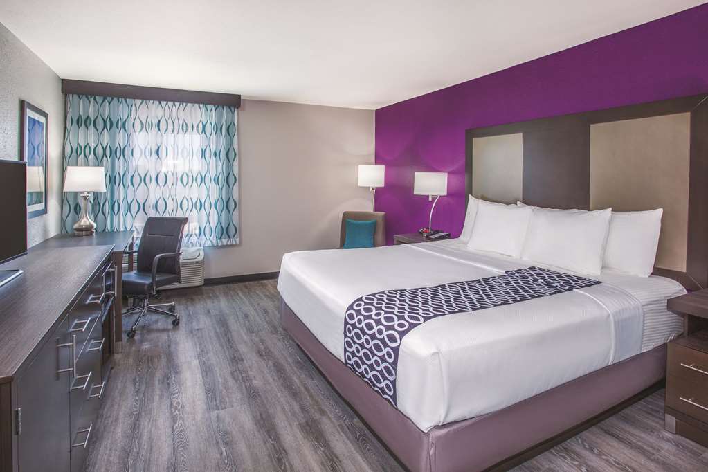 La Quinta Inn & Suites by Wyndham Effingham - photo 15