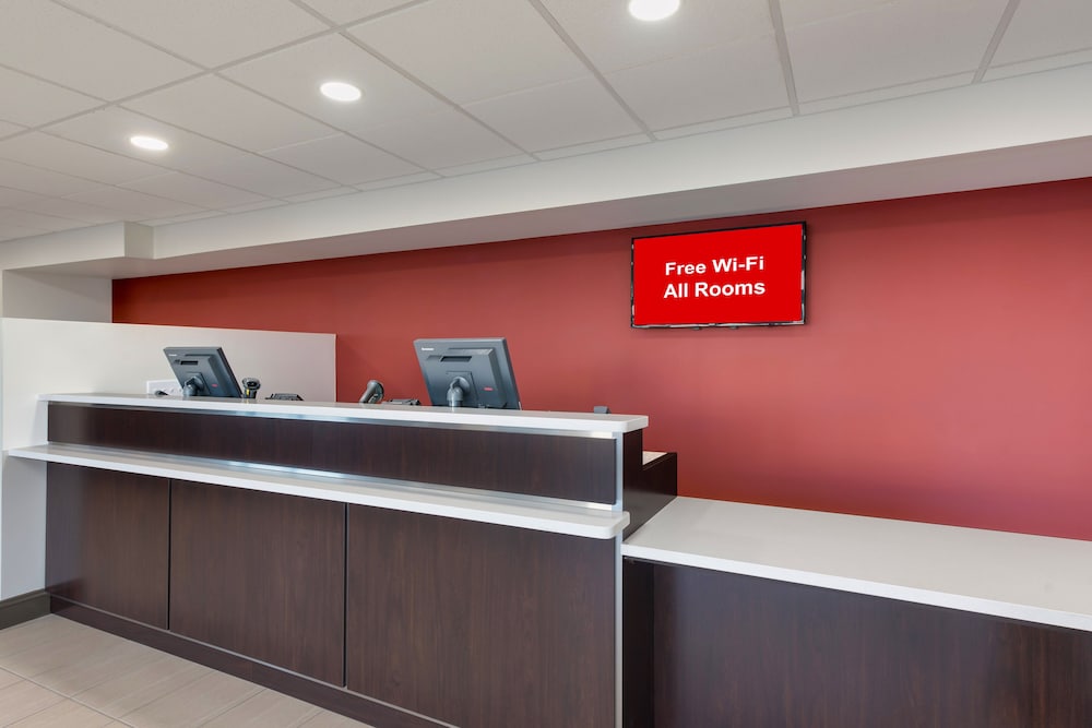 Red Roof Inn Dayton Moraine U of Dayton - photo 10