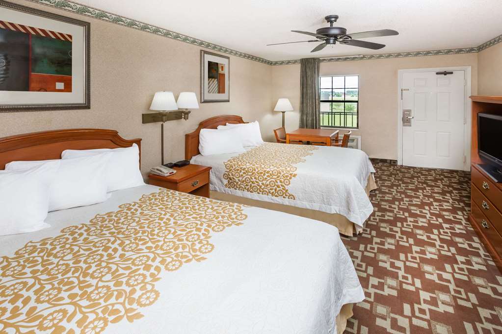 Days Inn by Wyndham Batesville - photo 13