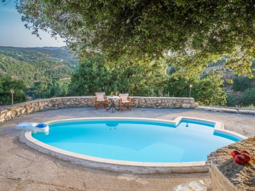 Stone Built Private villa Limeri with pool BBQ & Shaded Patio — 4-Star Luxury Hotel in Rethymno, Greece