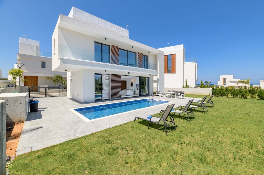 By The Beach White Coral Villa
