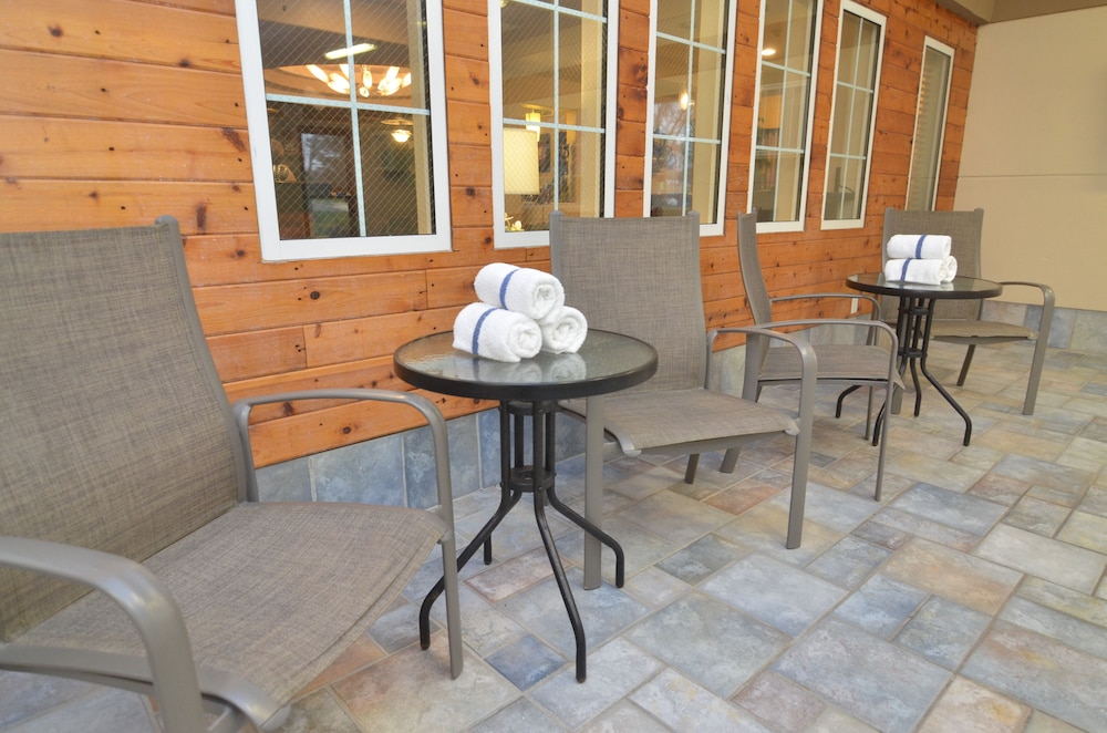 AmericInn by Wyndham Des Moines Airport - photo 34