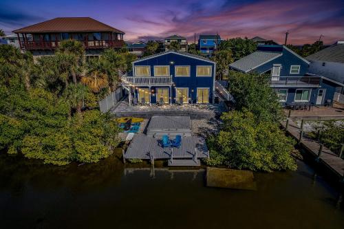 A Fishermans Dream Riverfront Retreat with Dock Only a 3 minute walk to beach 5906S in New Smyrna Beach, United States