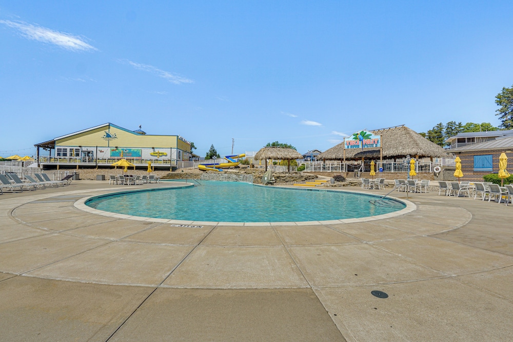 Deck Fire Pit: Margaritaville Resort Home - photo 22