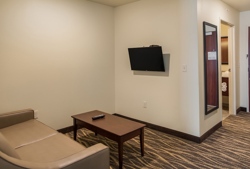 Cobblestone Hotel and Suites Janesville - photo 22