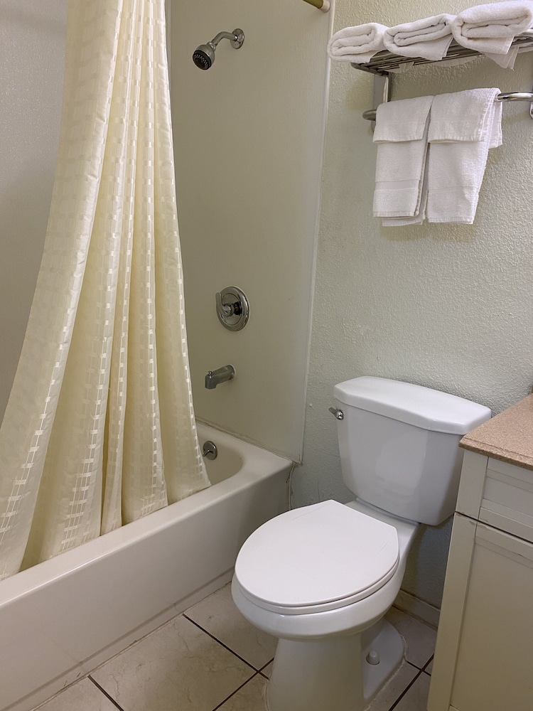 Madill Inn - photo 22