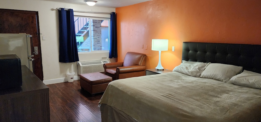 B&J Hotel and Apartment - photo 17