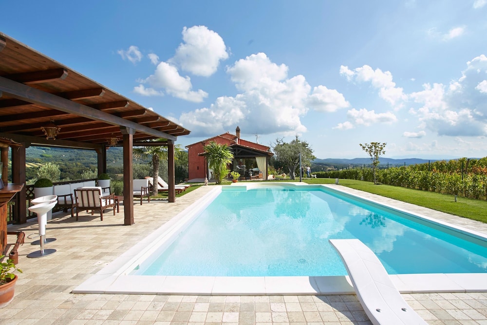 Holiday home with exclusive swimming pool in the Tuscan Maremma — 4-Star Luxury Hotel in Roccastrada, Italy